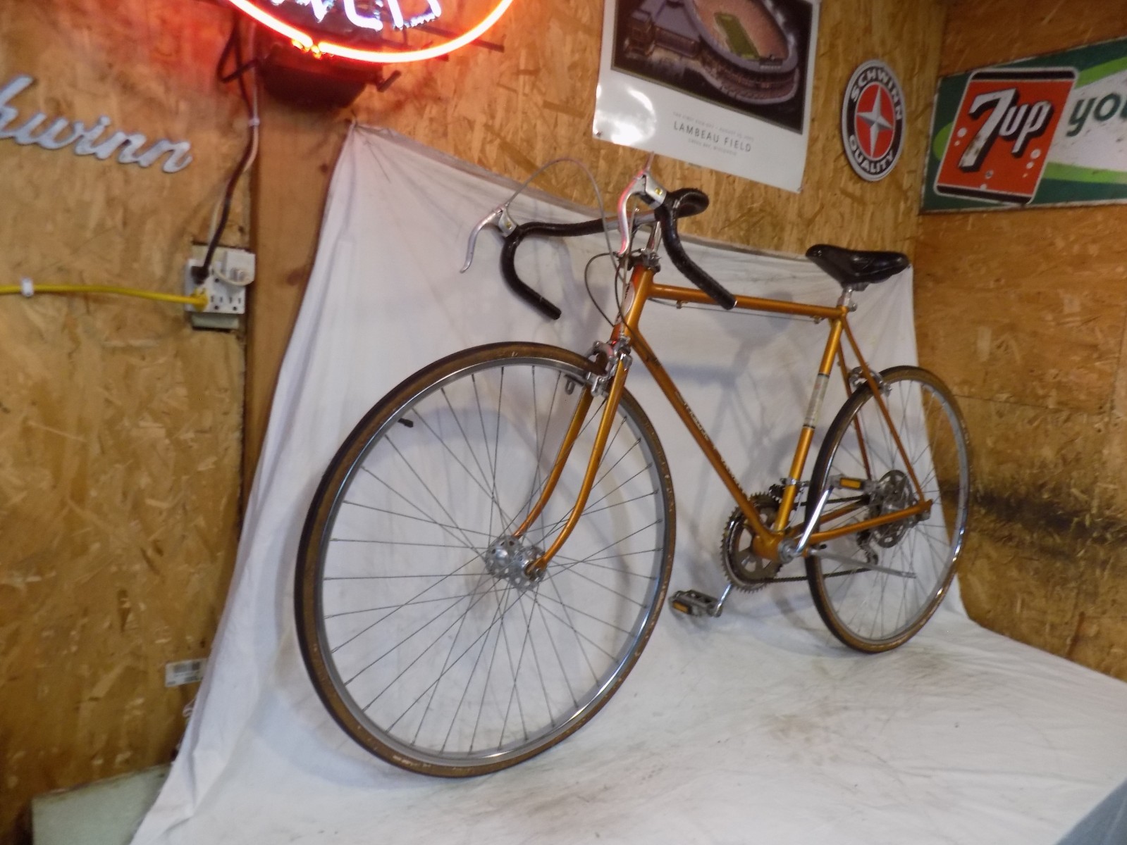 1967 SCHWINN VARSITY COPPERTONE GOLD MENS 10-SPEED ROAD BIKE SPRINT CONTINENTAL!