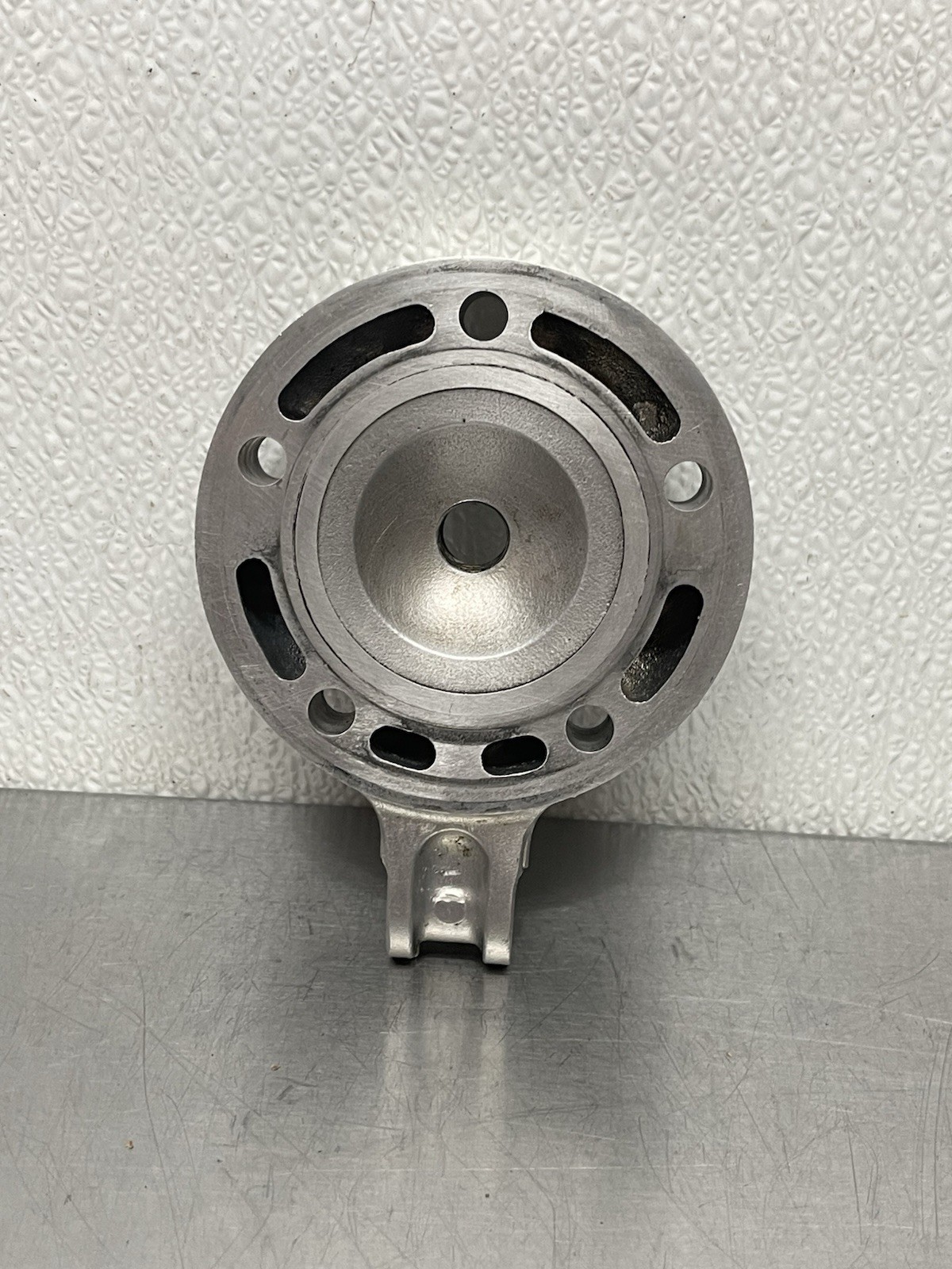 2001 - 2007 SUZUKI RM125 OEM ENGINE CYLINDER HEAD COVER DOME CAP 11111-36F11