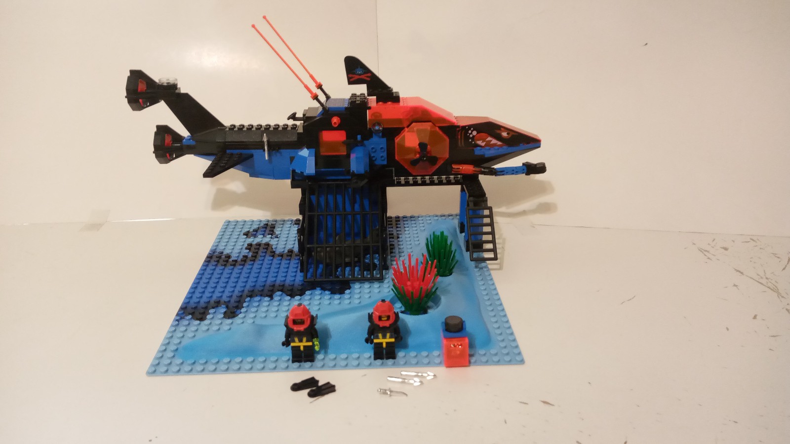 LEGO Aquazone: Shark's Crystal Cave (6190) - no instructions