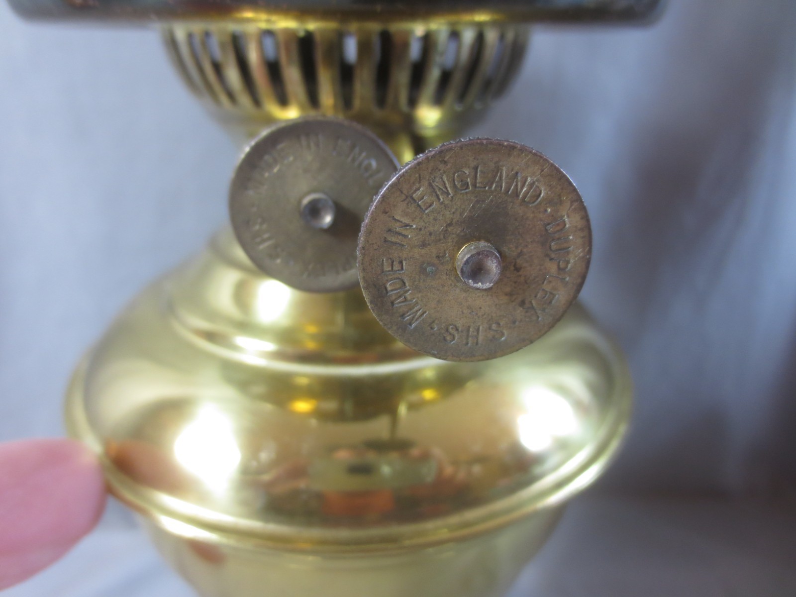 Antique Vintage Made In England Brass Oil Lamp & Chimney Shepards Hut Farmhouse