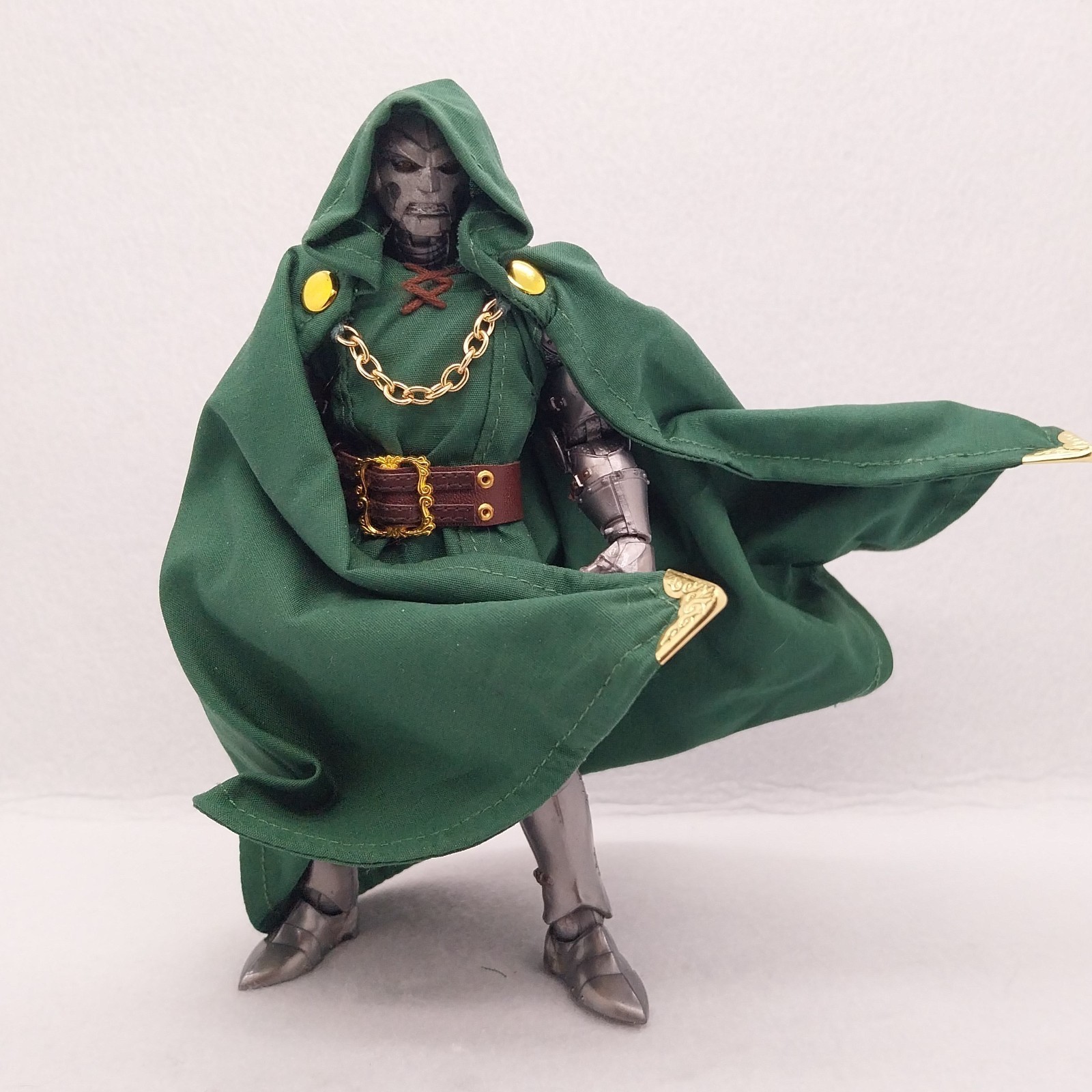 SU-DOOM-SET-GN: 1/12 Deluxe Green Outfit Set for Marvel Legends Dr. Doom