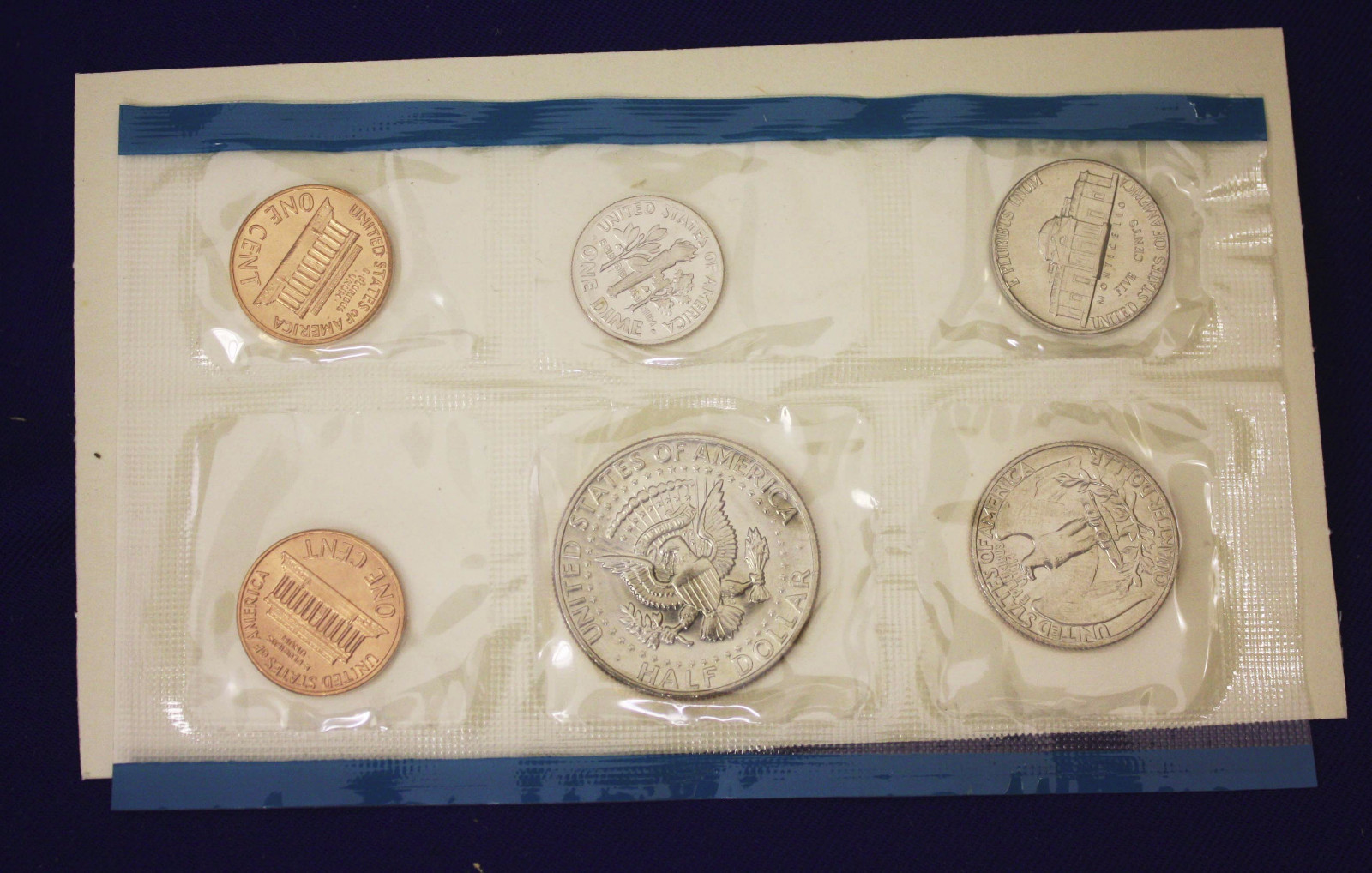 1972 MINT SET ISSUED BY US MINT UNCIRCULATED Genuine