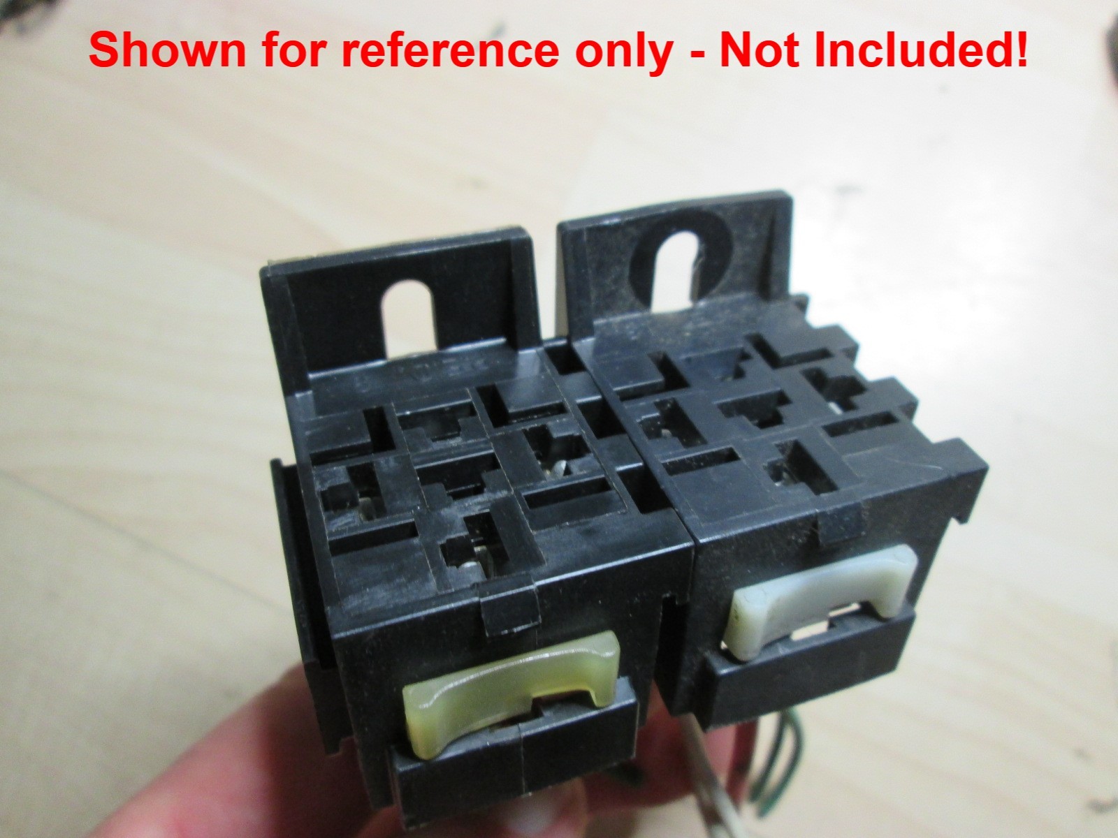 Heavy Duty Relay Socket for Standard 4-/5-Prong Automotive Relay 14 AWG #M225A