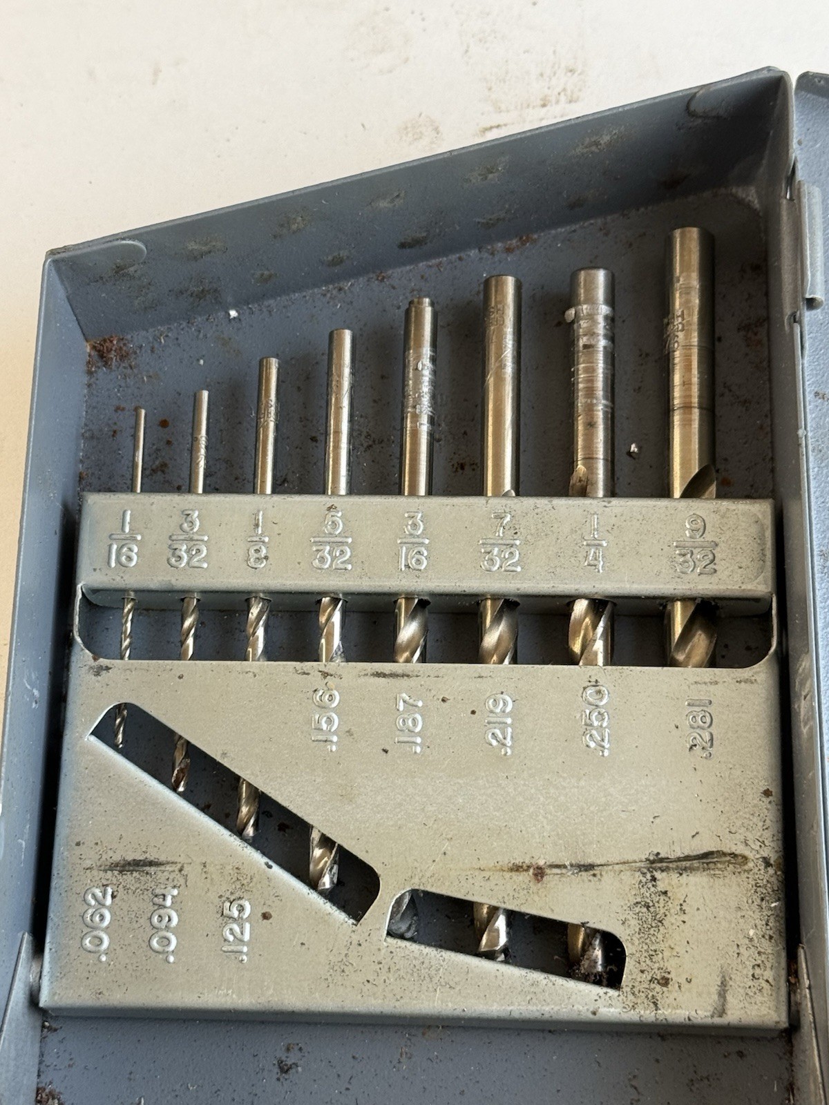 Vintage Drill Bit Holder HUOT 1/16 To 1/2 By 1/32 with assorted bits / used