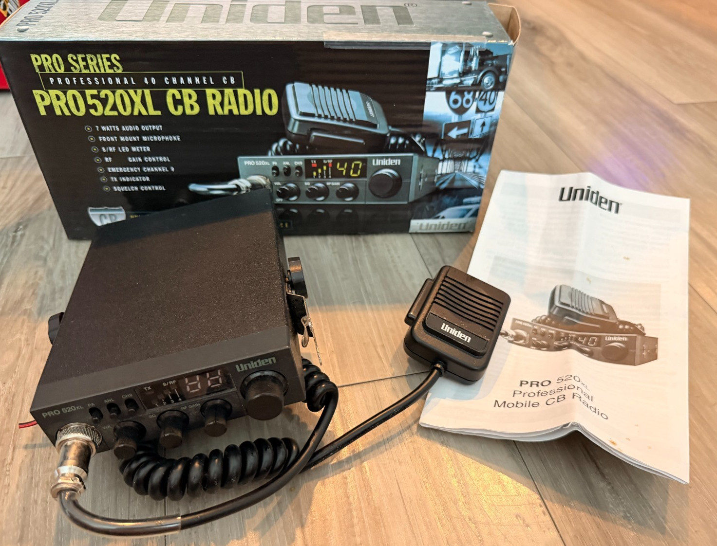 Uniden PRO520XL 40 Channel CB Radio w Microphone 7 Watt FREE SHIPPING
