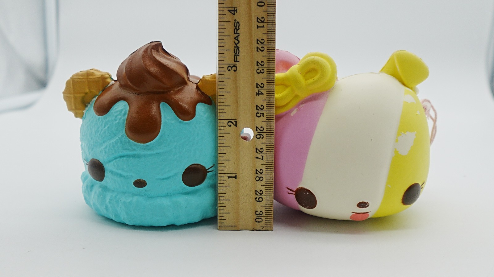 MGA 2 Pack Num Noms Smooshcakes Van Minty Bubblegum Super Squishy Collect READ!!