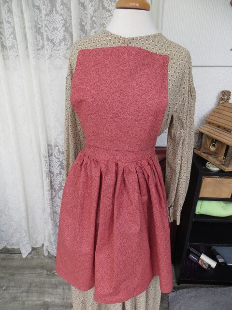 Ladies Pinner Apron Civil War Rendezvous Dark Salmon NEW! Lot 305
