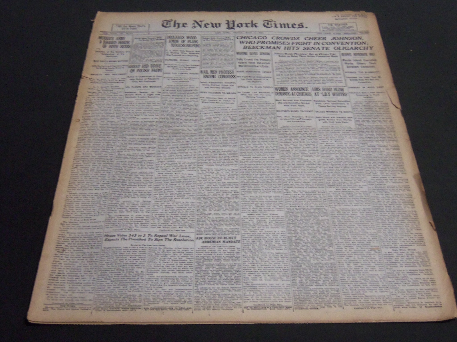 1920 JUNE 4 NEW YORK TIMES - CHICAGO CROWDS CHEER JOHNSON - NT 6942
