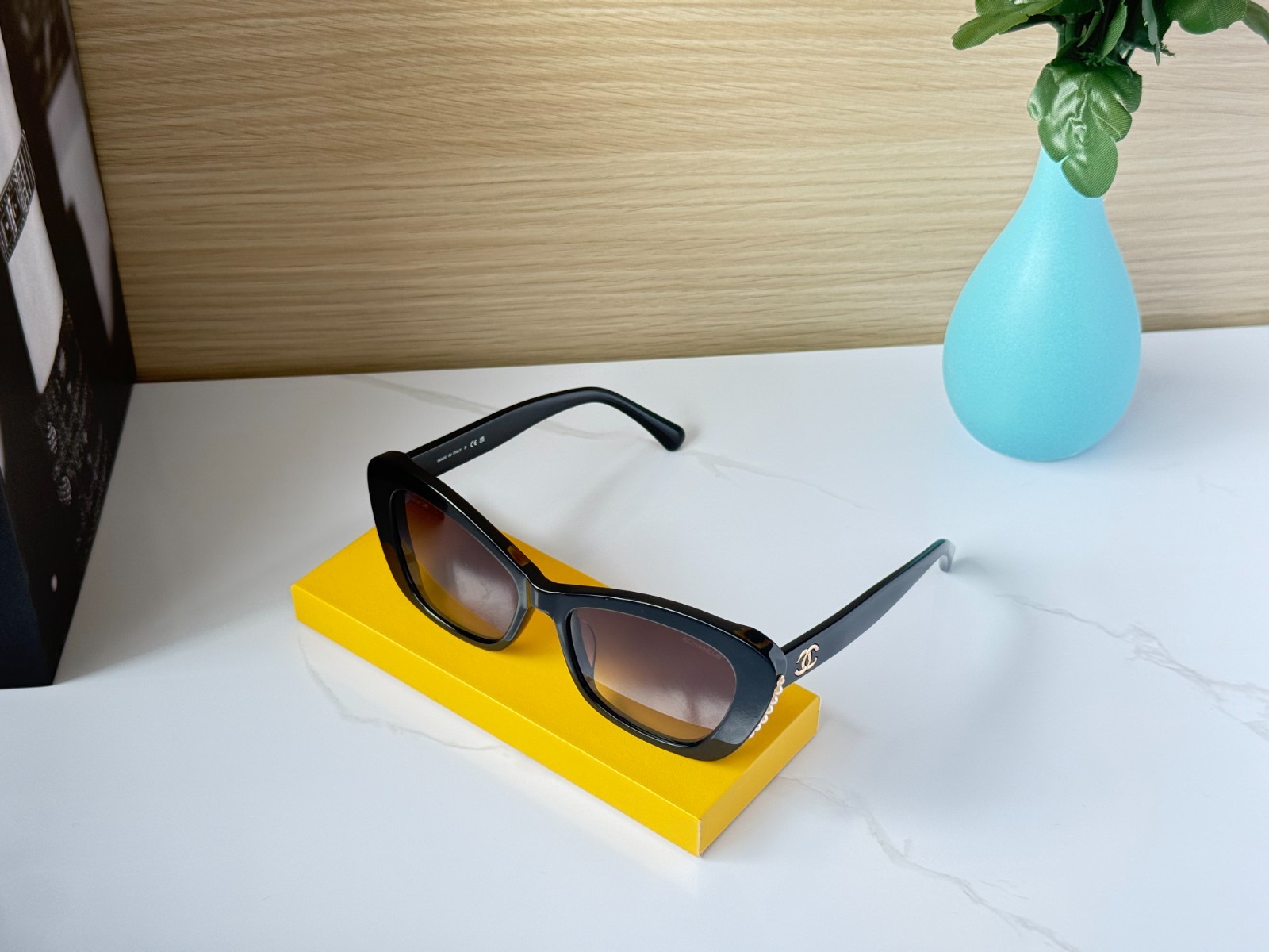 CHANEL CH5481-H Black Gold CC Logo Pearl Cat Eye Sunglasses Gray Gradient