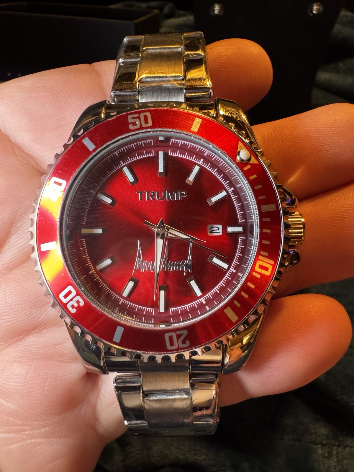 TRUMP VICTORY - Fight Fight Fight - RED BEAUTY - COMMEMORATIVE WATCH