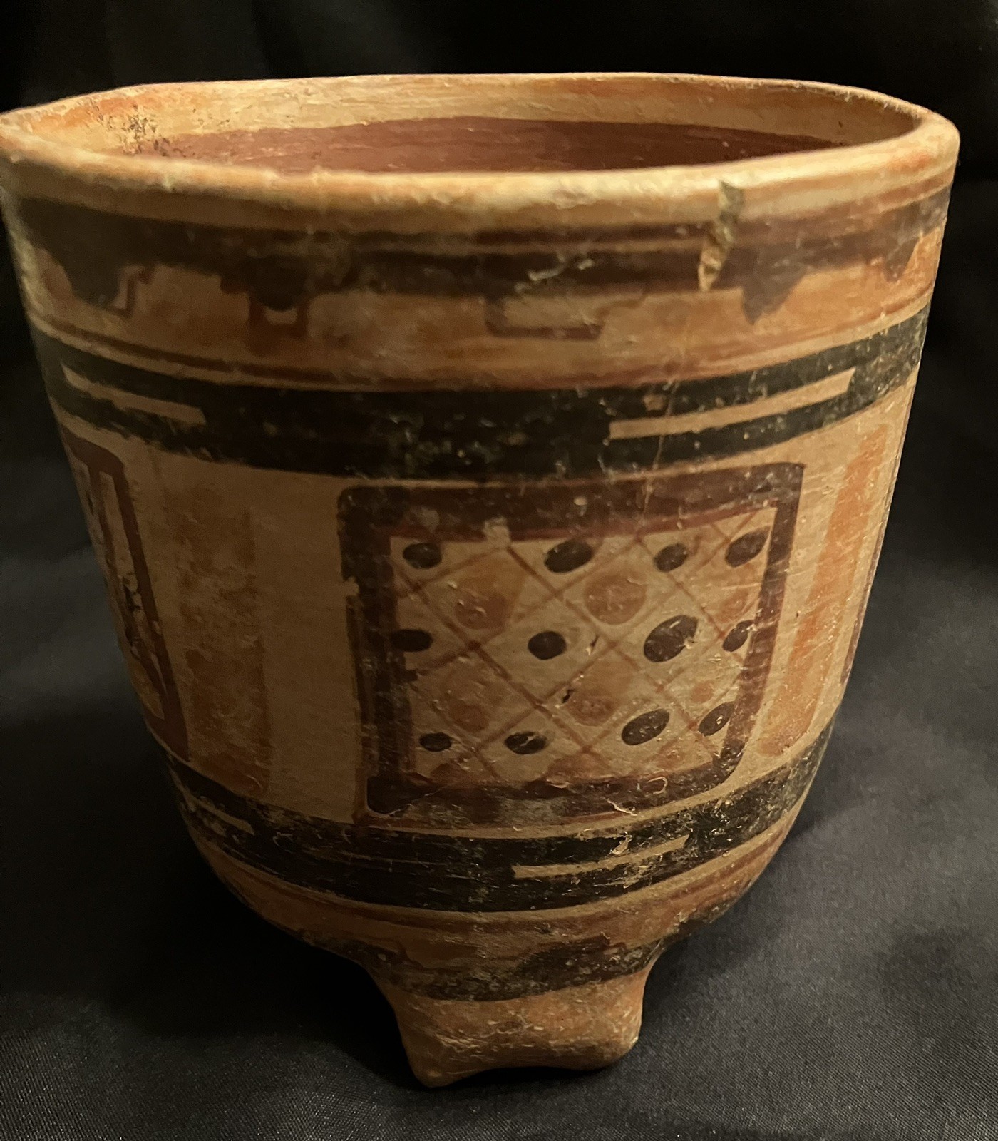 Authentic Pre-Columbian painted Mayan Rattle Leg Ulua Pottery Jar 600-800 AD