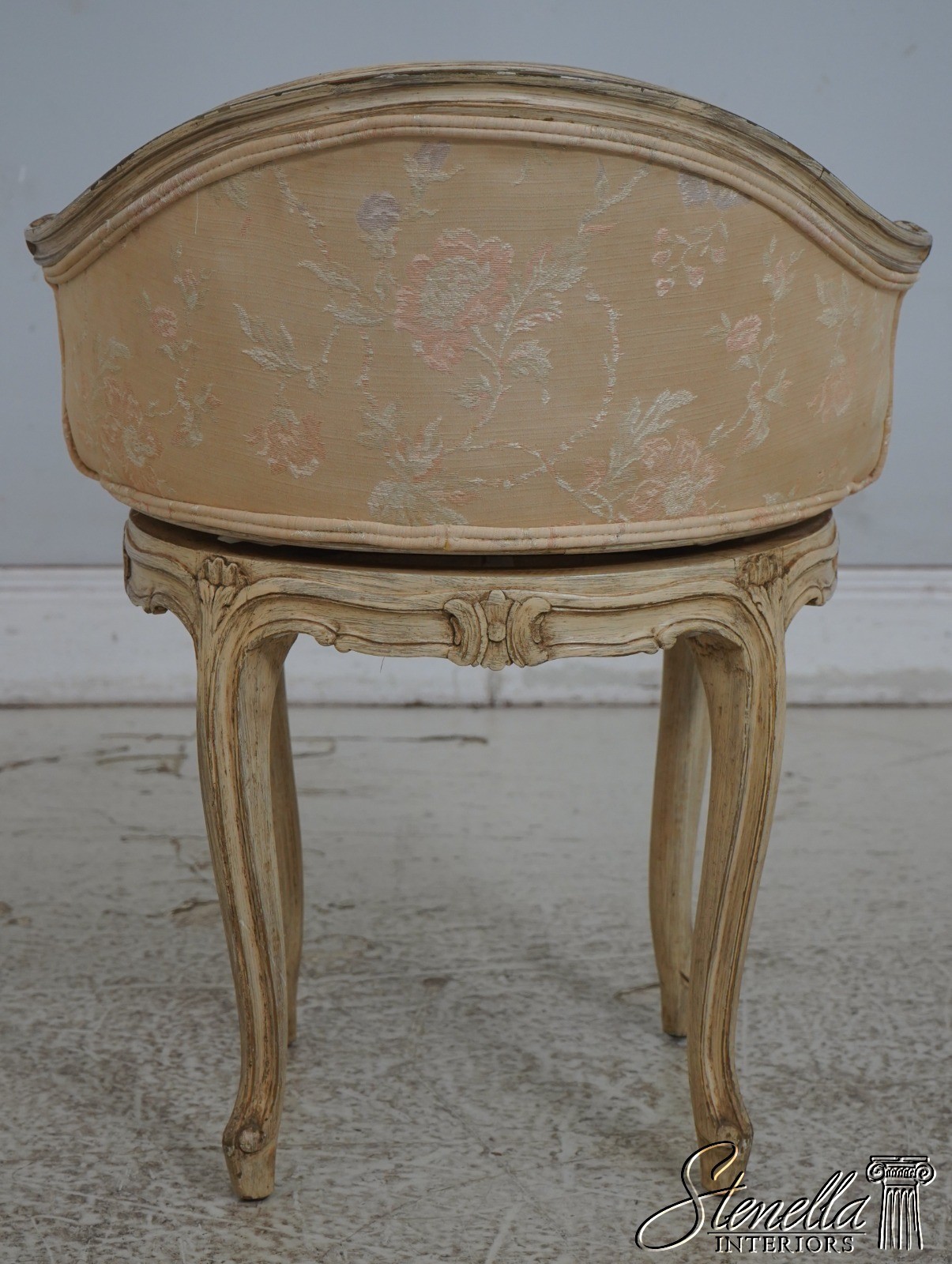 70582: Vintage Dressing Vanity w. Large Mirror & Stool