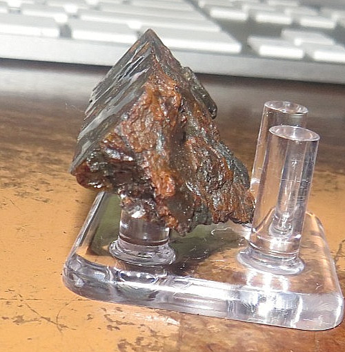 29 gm SERICHO pallasite Meteorite end piece f/ Kenya stand olivine