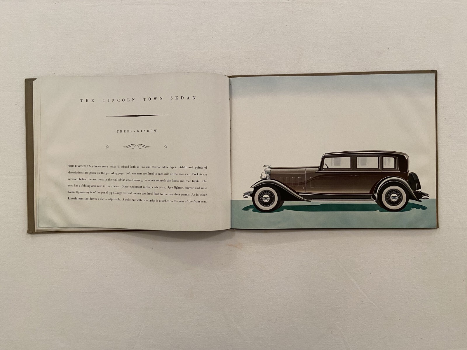 CA 1931 LINCOLN TWELVE CYLINDER MOTOR CARS HARDBOUND ORIGINAL FULL-COLOR CATALOG
