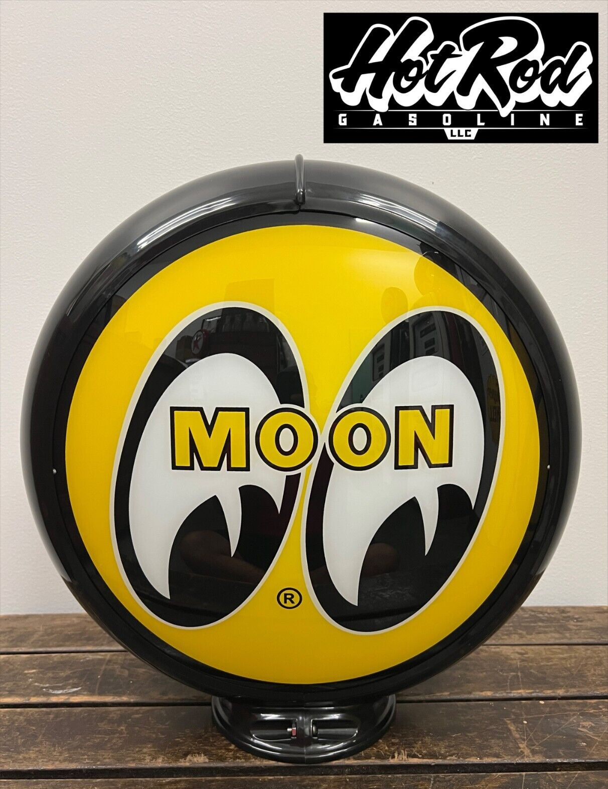 MOONEYES Reproduction 13.5" Gas Pump Globe - (Black Body)