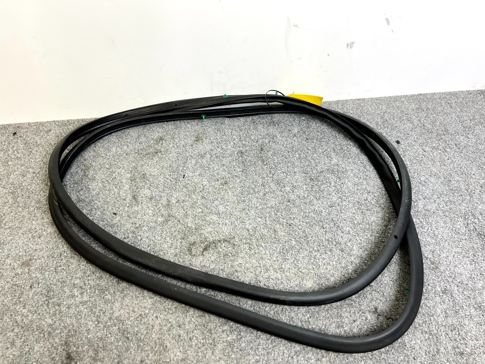 13-19 CADILLAC XTS FRONT RIGHT PASS RH SIDE DOOR WEATHERSTRIP SEAL COVER OEM