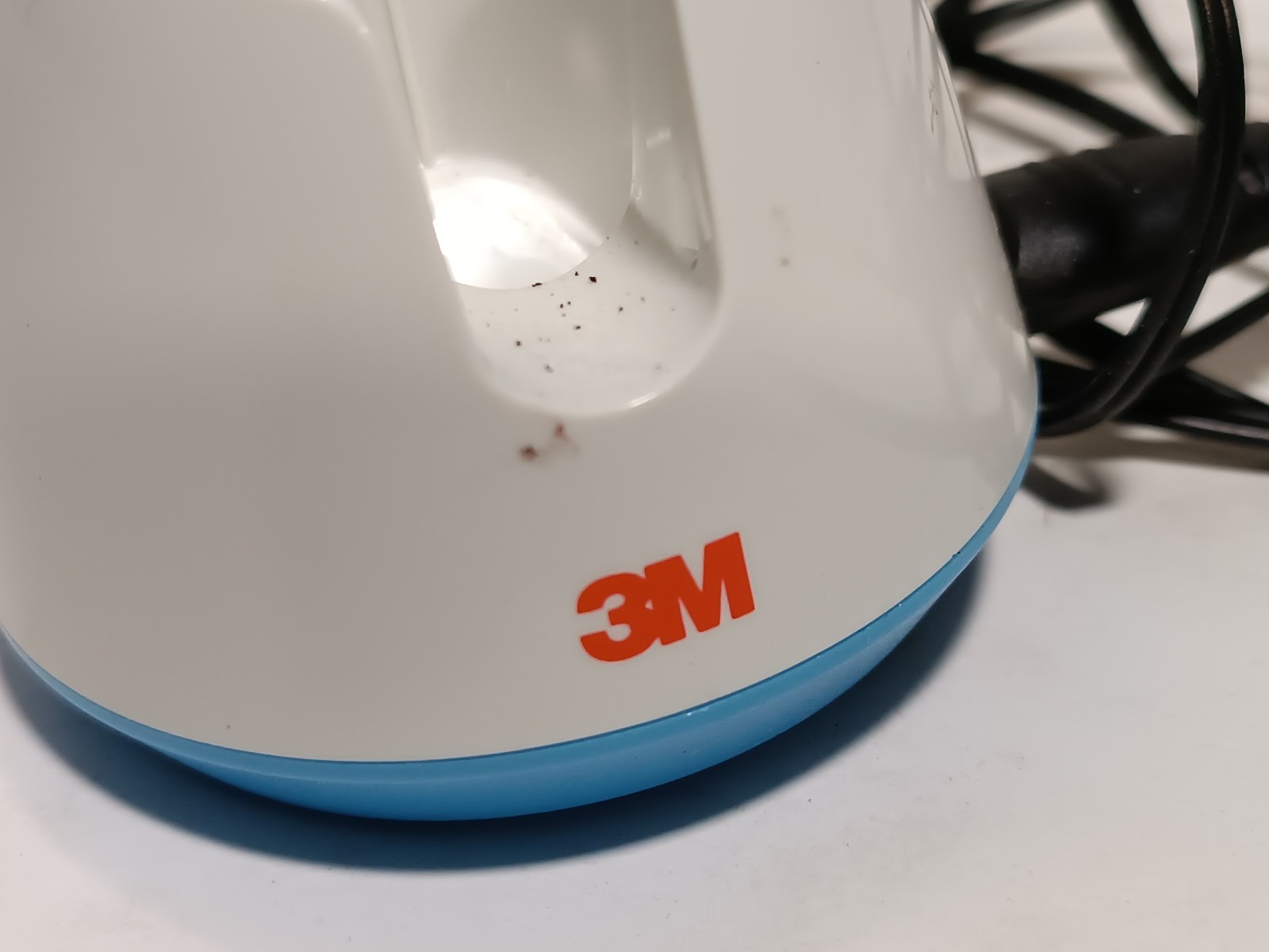 3M Healthcare 9681 rechargeable surgical handheld clipper with charging stand