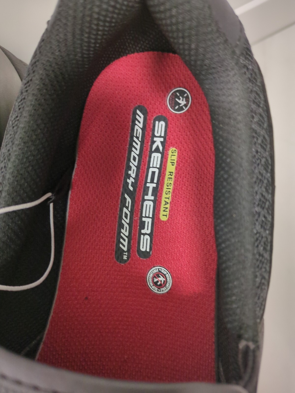 B5 Skechers Mens Size 11- Memory Foam Slip Resistant Work Shoes- Black