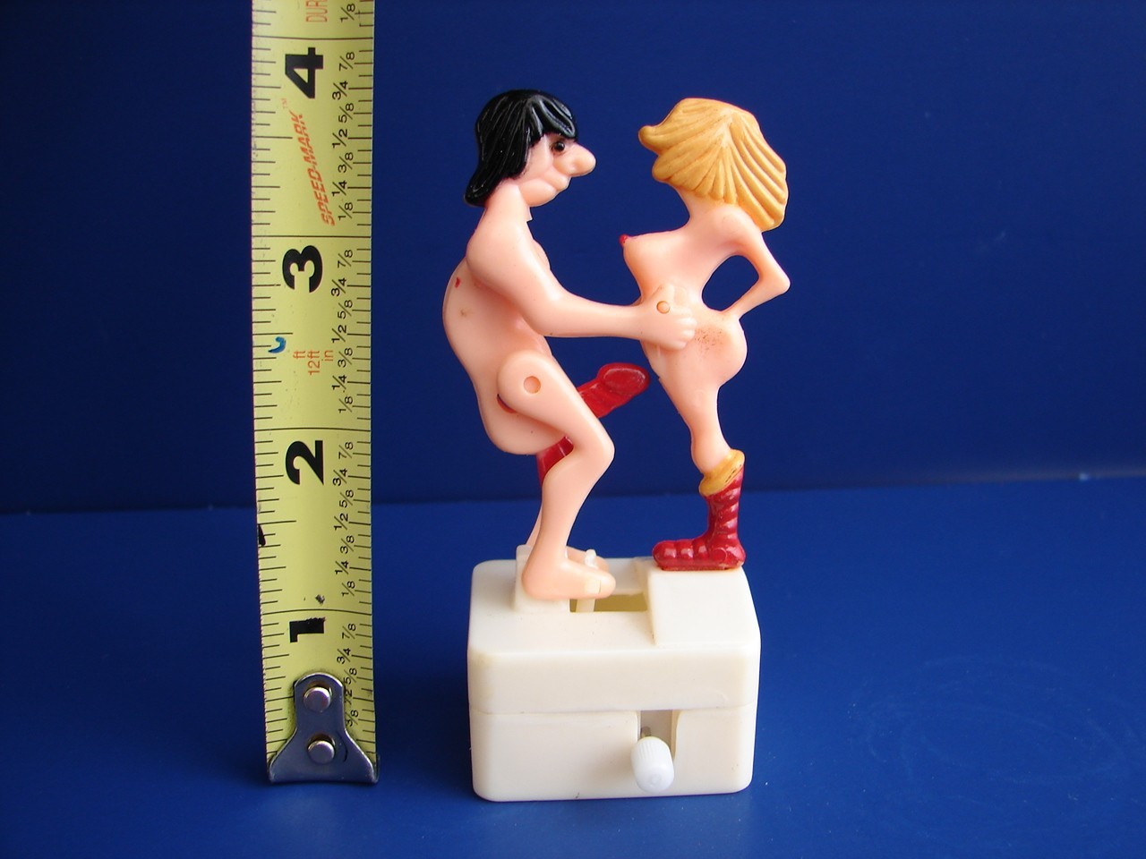 Vintage 1999 Adult Novelty Wind Up Action FUN LOVING COUPLE Toy Pipeline Product