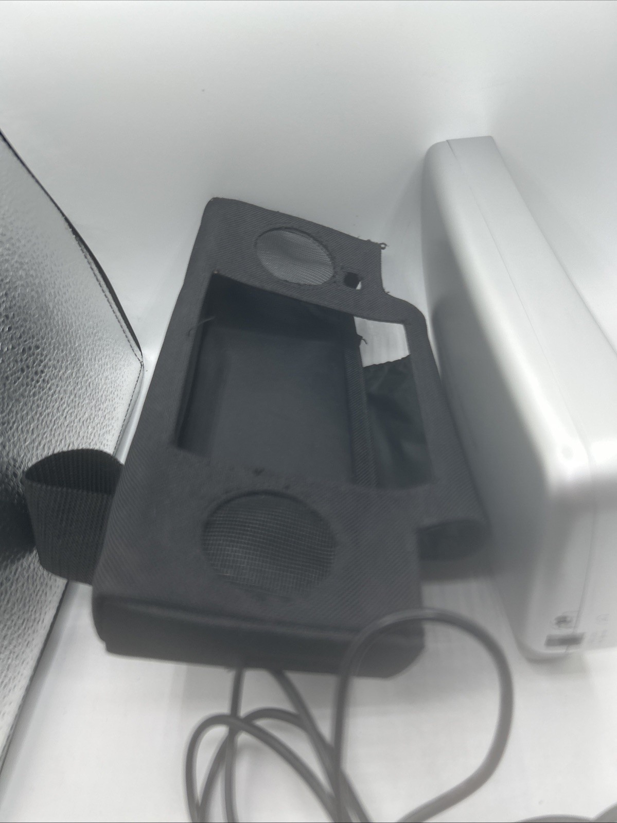 AUDIOVOX 5.6 " LCD Detachable Monitor VBP3000 with Case & S-video Hookup