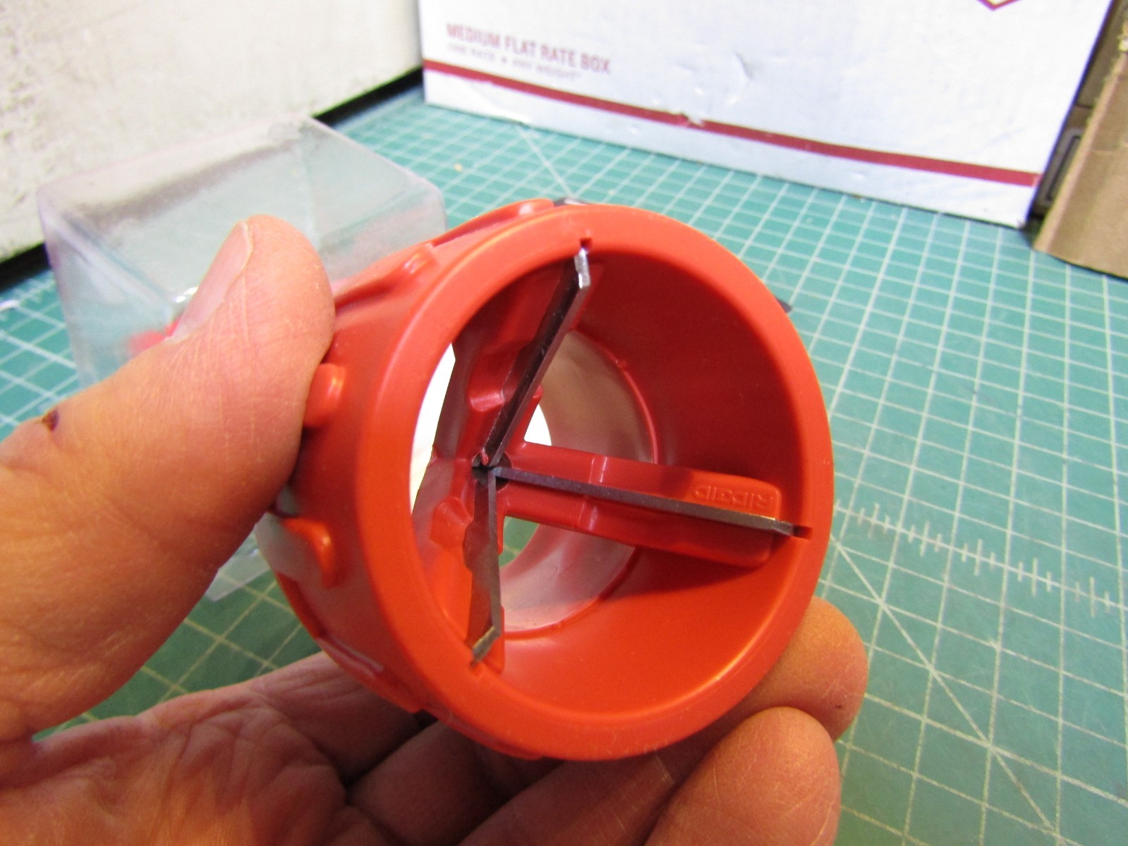 1 – RIDGID 34965 127 Inner-Outer Reamer, 1/4-inch to 1-1/2-inch Pipe Reamer Red