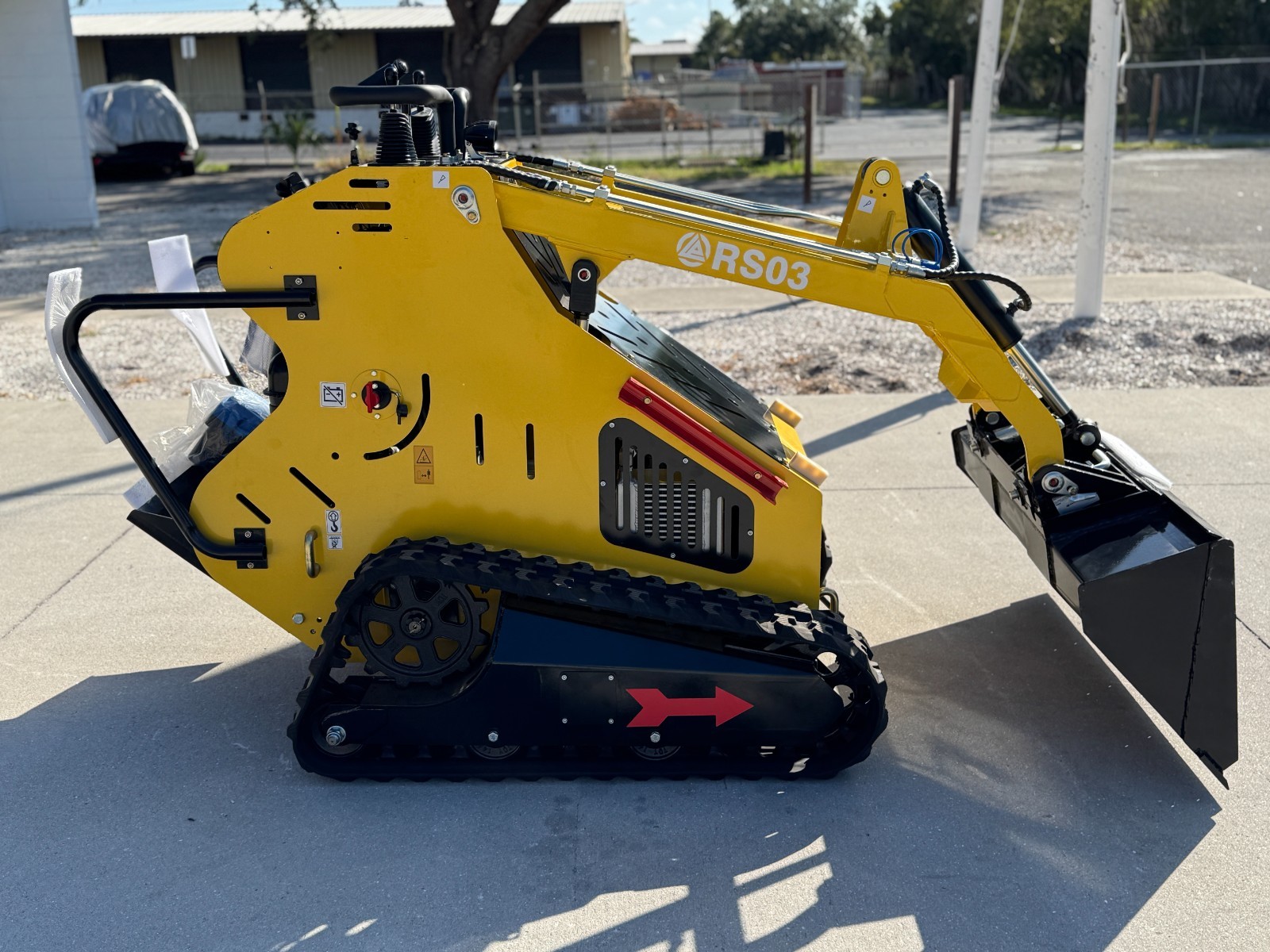 Mini Skid Steer  NEW 2025 RIPPA Track Loader 13.5 HP Gas Rato Engine + Bucket