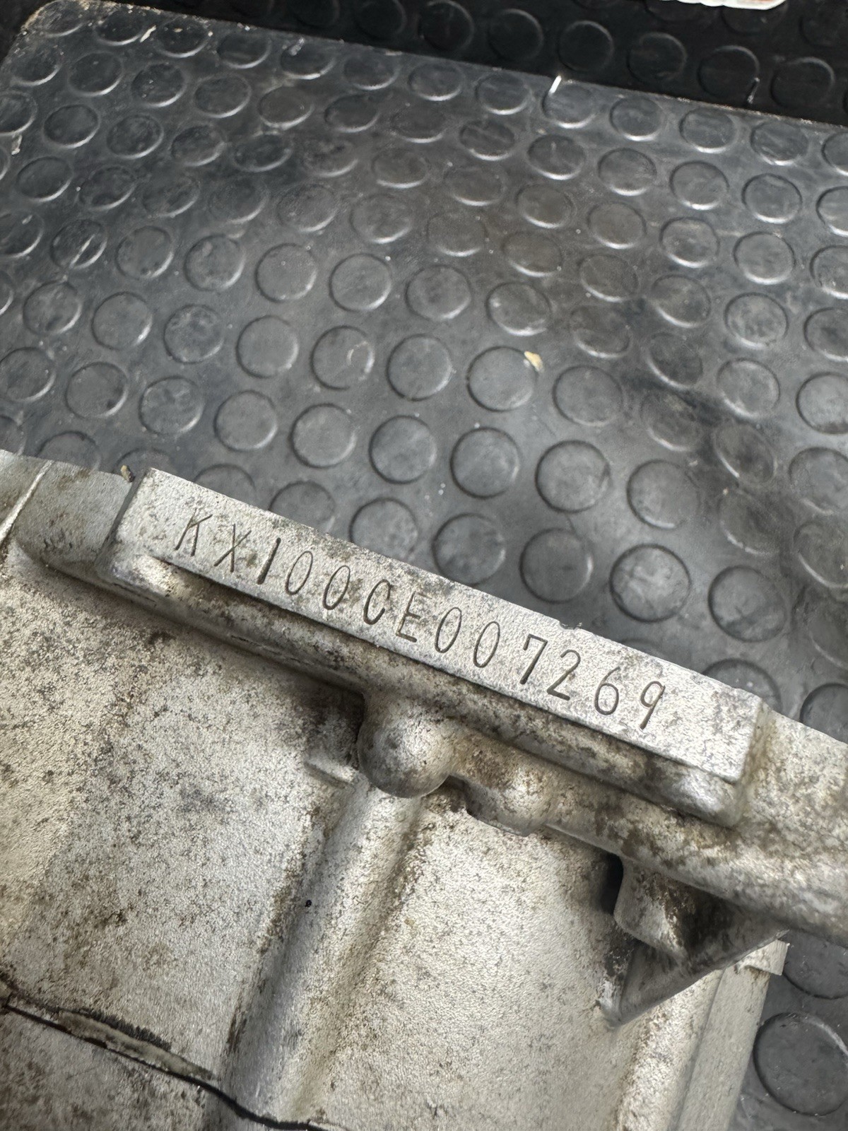 01 02 03 04 05 Kawasaki KX85 KX100 GENUINE OEM CRANKCASE SET L & R CASES