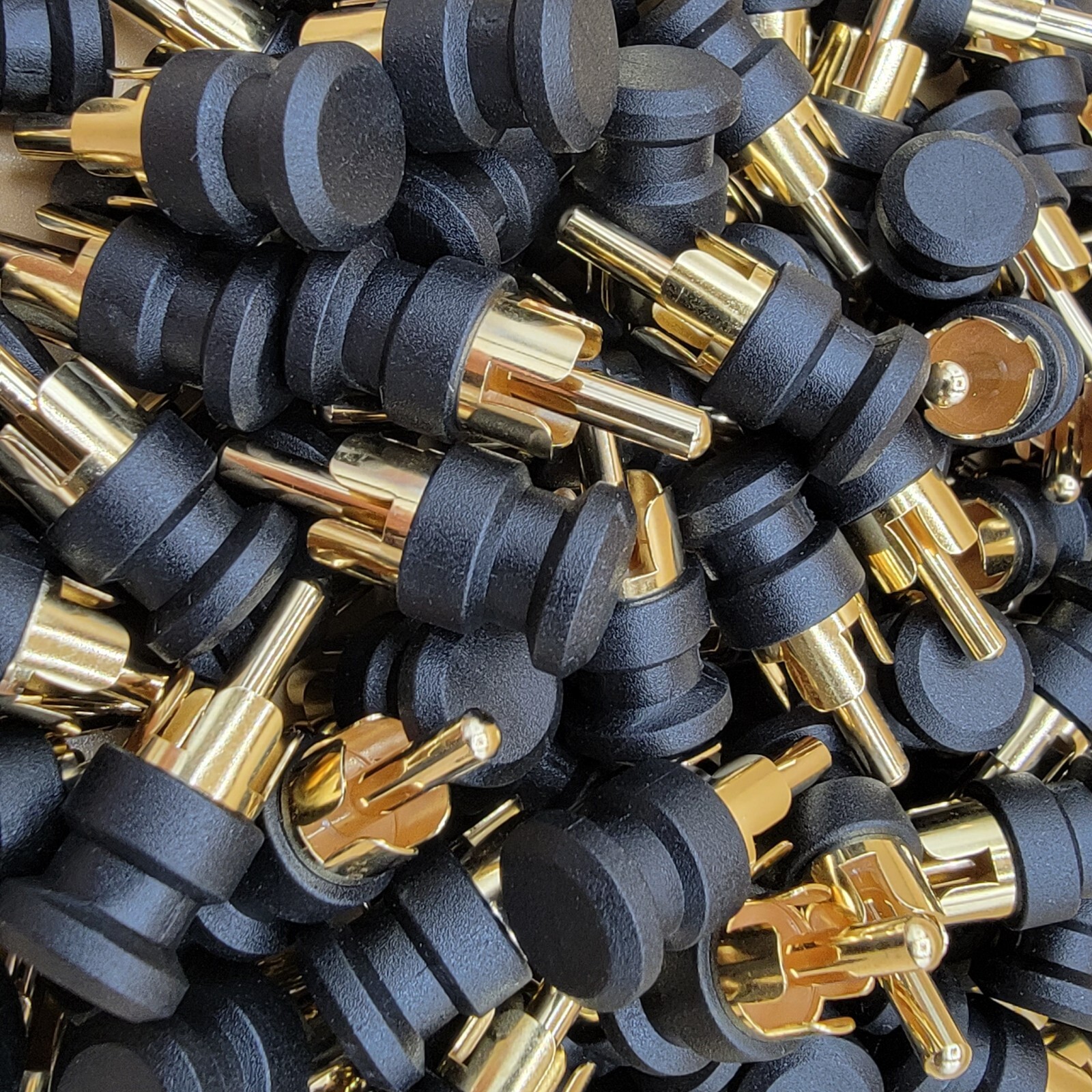 60 - RCA SHIELDED SHORTING CAPS / PLUGS - RF/EMI & NOISE CANCELING / PROTECTION