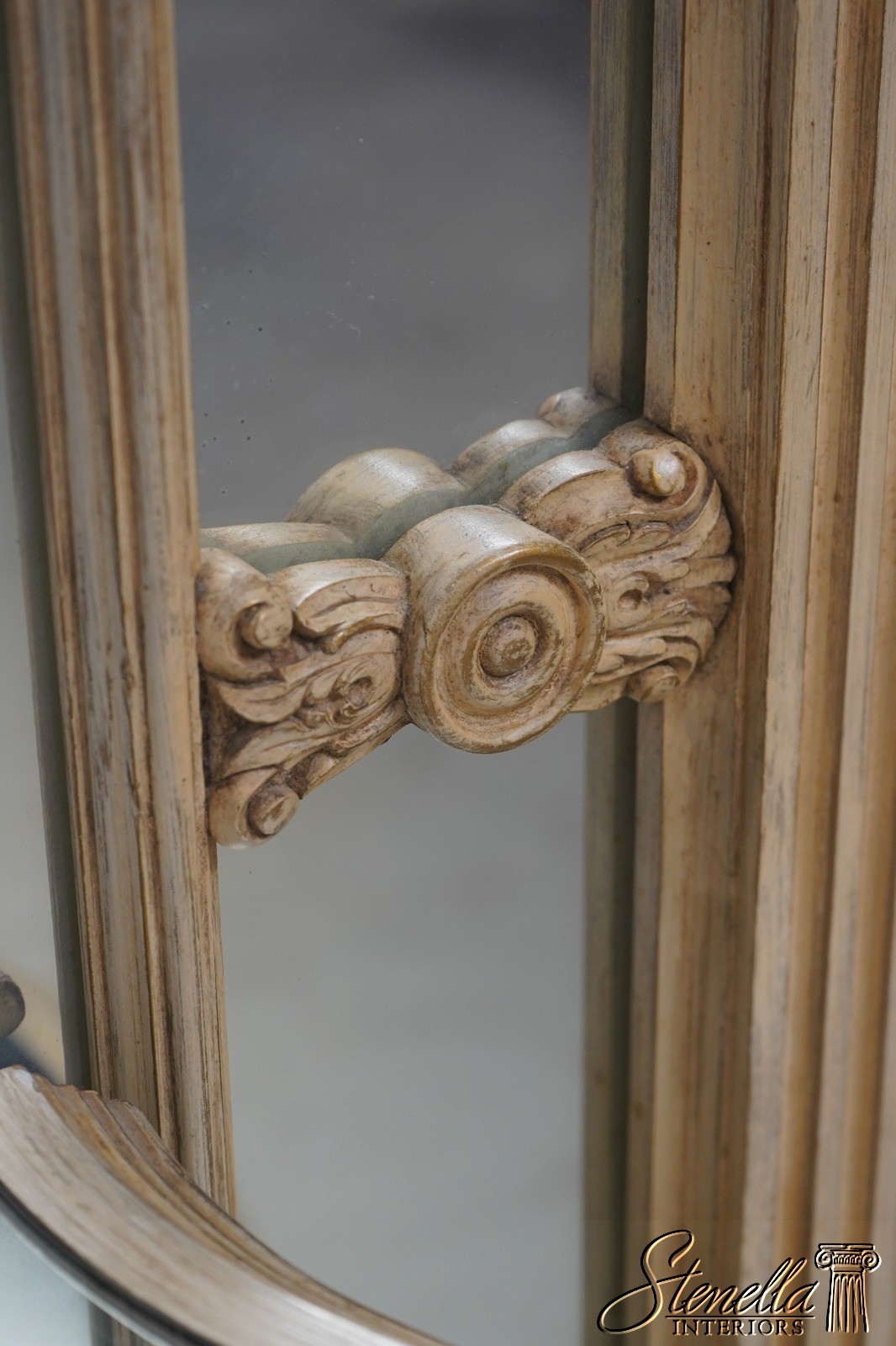 70582: Vintage Dressing Vanity w. Large Mirror & Stool