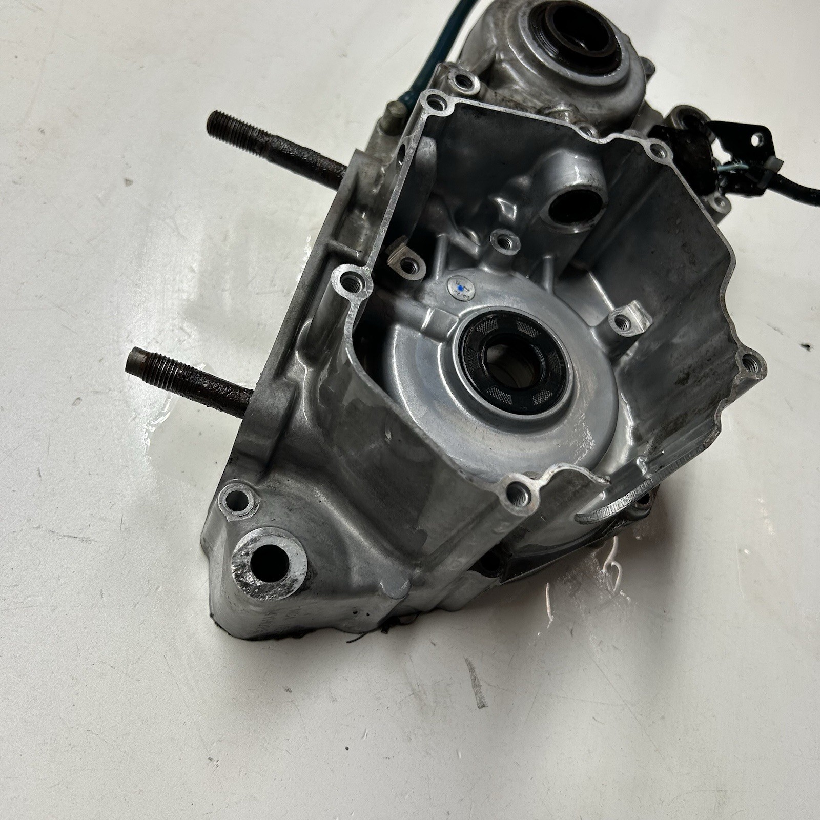 11 - 26 YAMAHA YZ 250 X 2 STROKE LEFT SIDE CRANK CASE BOTTOM END