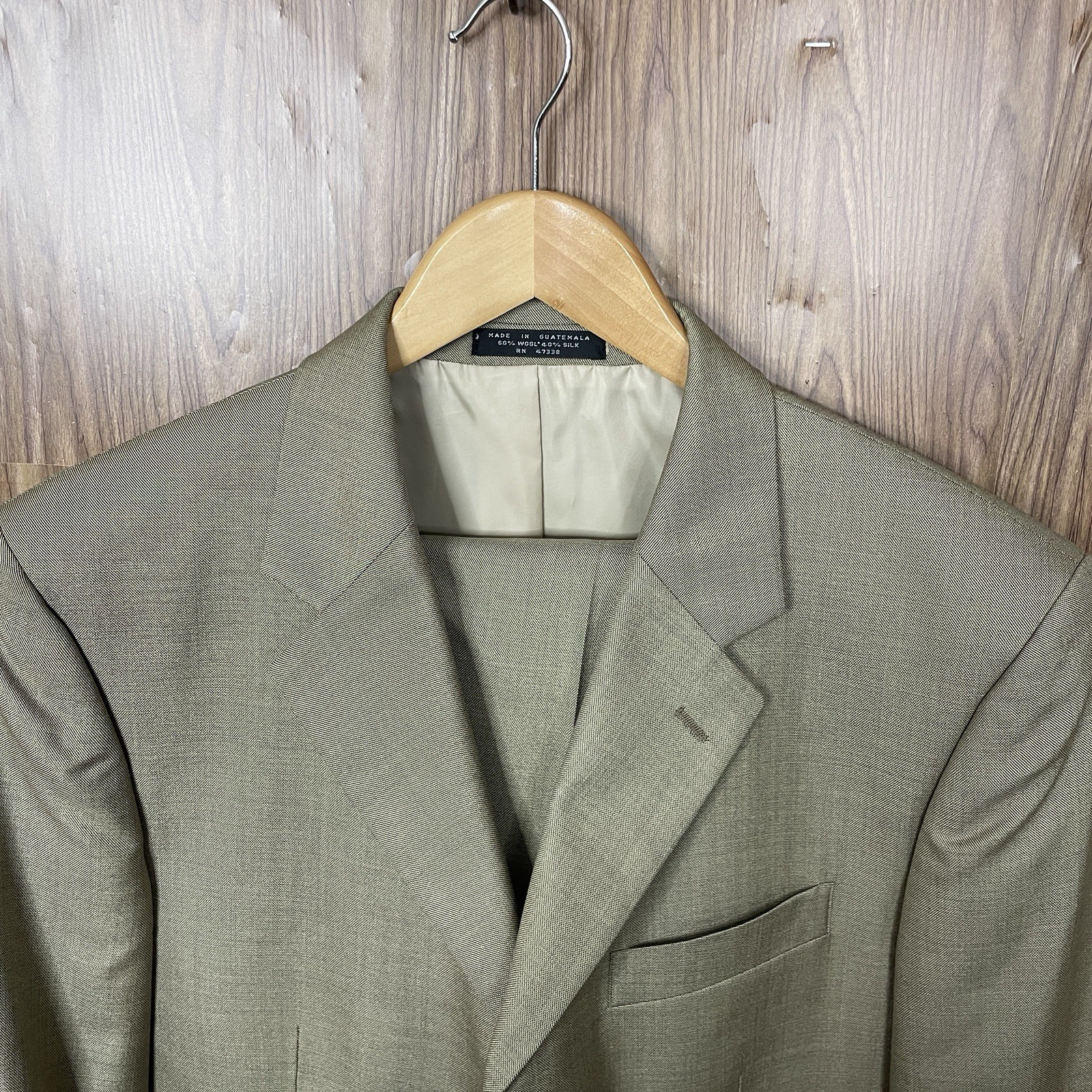 Jones New York 2 Piece Suit Mens 40S 32x30 Beige Solid Wool Silk Three Buttons