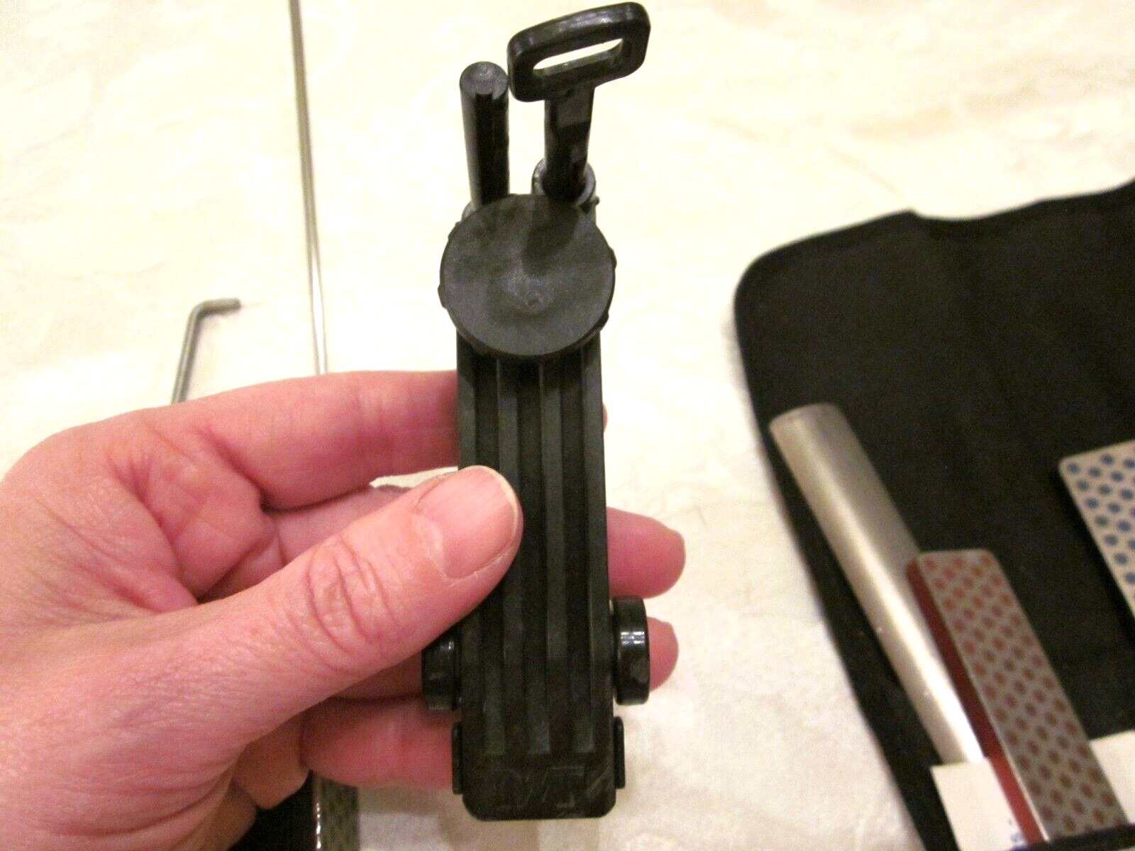 DMT Diafold Magna-Guide Sharpening System and 5 Stones