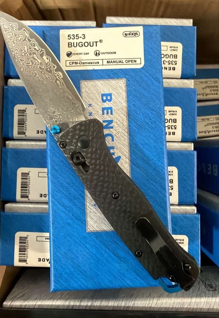 BENCHMADE 535 BUGOUT CPM-Damascus Steel Carbon Fiber with Top Edition