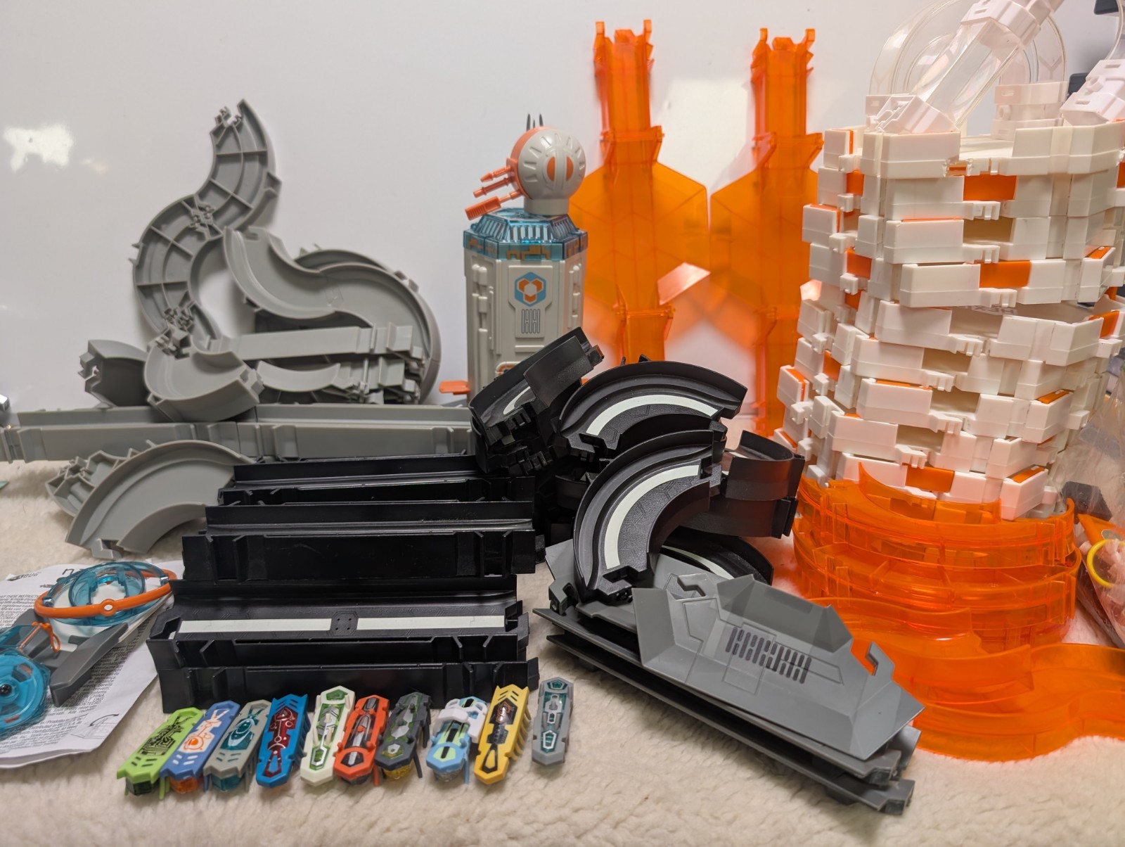 Lot Of HEXBUG Habitat Elevation Playset Zipline Tracks Accessories 10 Nano Bugs