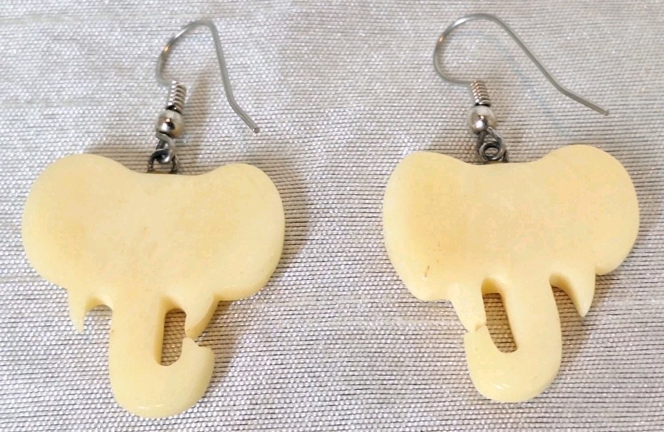 VTG Artisan Handcarved Dangle Drop Pierced Earring Elephant Head Resin Celluloid