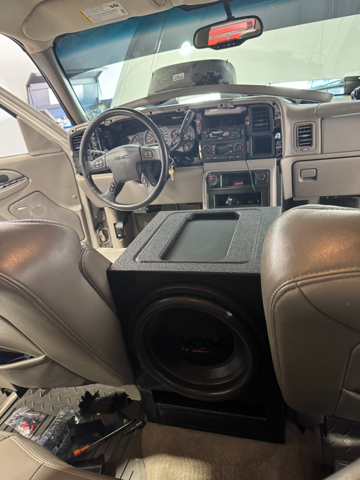 Chevy Silverado Gmc Sierra 03-06 Center Console Subwoofer Box For 1x12