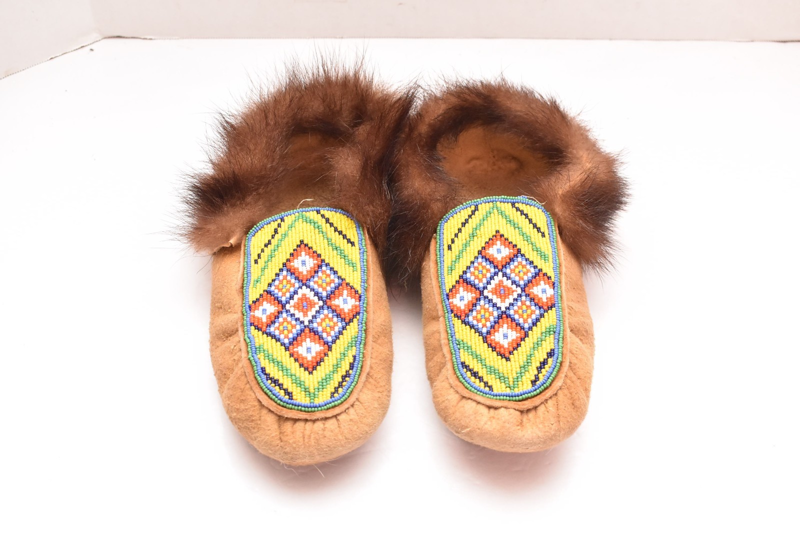 VINTAGE CREE INDIAN GEOMETRICAL BEADED MOCCASINS NATIVE AMERICAN 11"