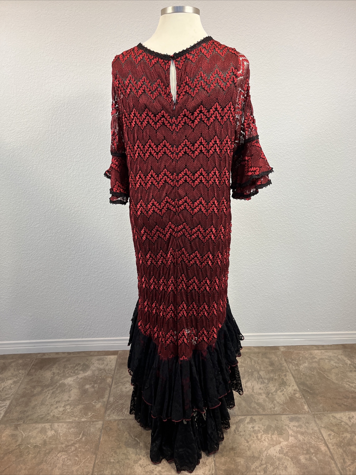 54” Red Flamenco Dress Costume Carmen opera Size 22 Red Black Lace Spanish Dance