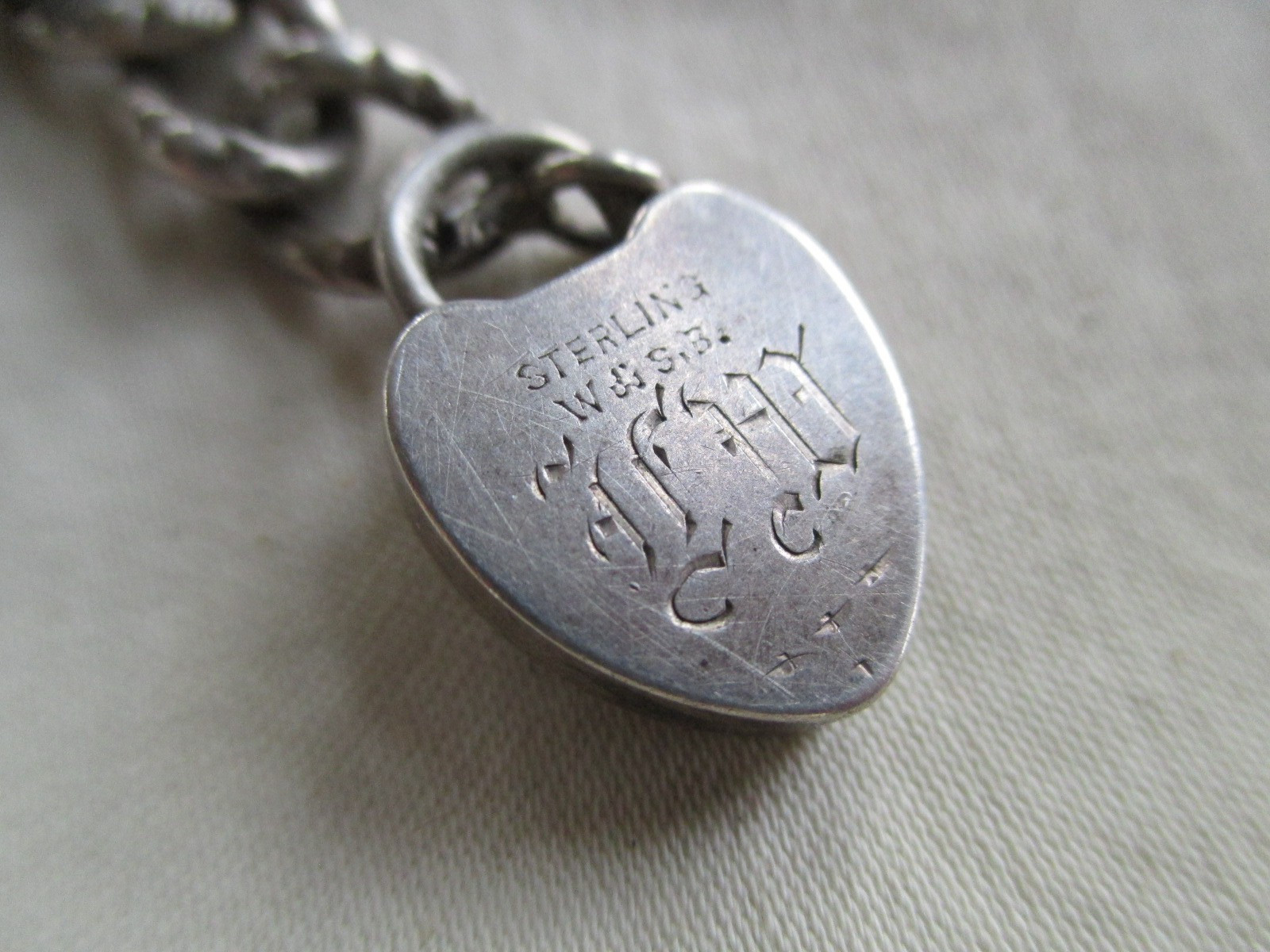 Vtg Sterling Beautiful 7 1/2" Embossed Link Charm Bracelet Heart Padlock No Key