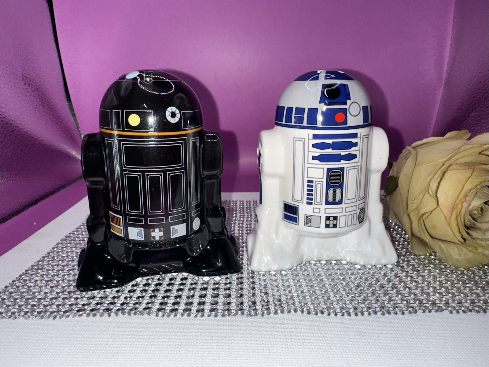 Star Wars Disney R2-D2 & R2-Q5 Droid Salt & 🧂 Pepper Shakers Ceramic 2013!
