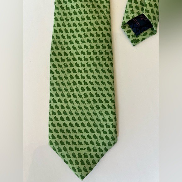 VINEYARD VINES BOYS SILK TIE - ‘EASTER BUNNIES’. GREEN. NEW WITH TAGS
