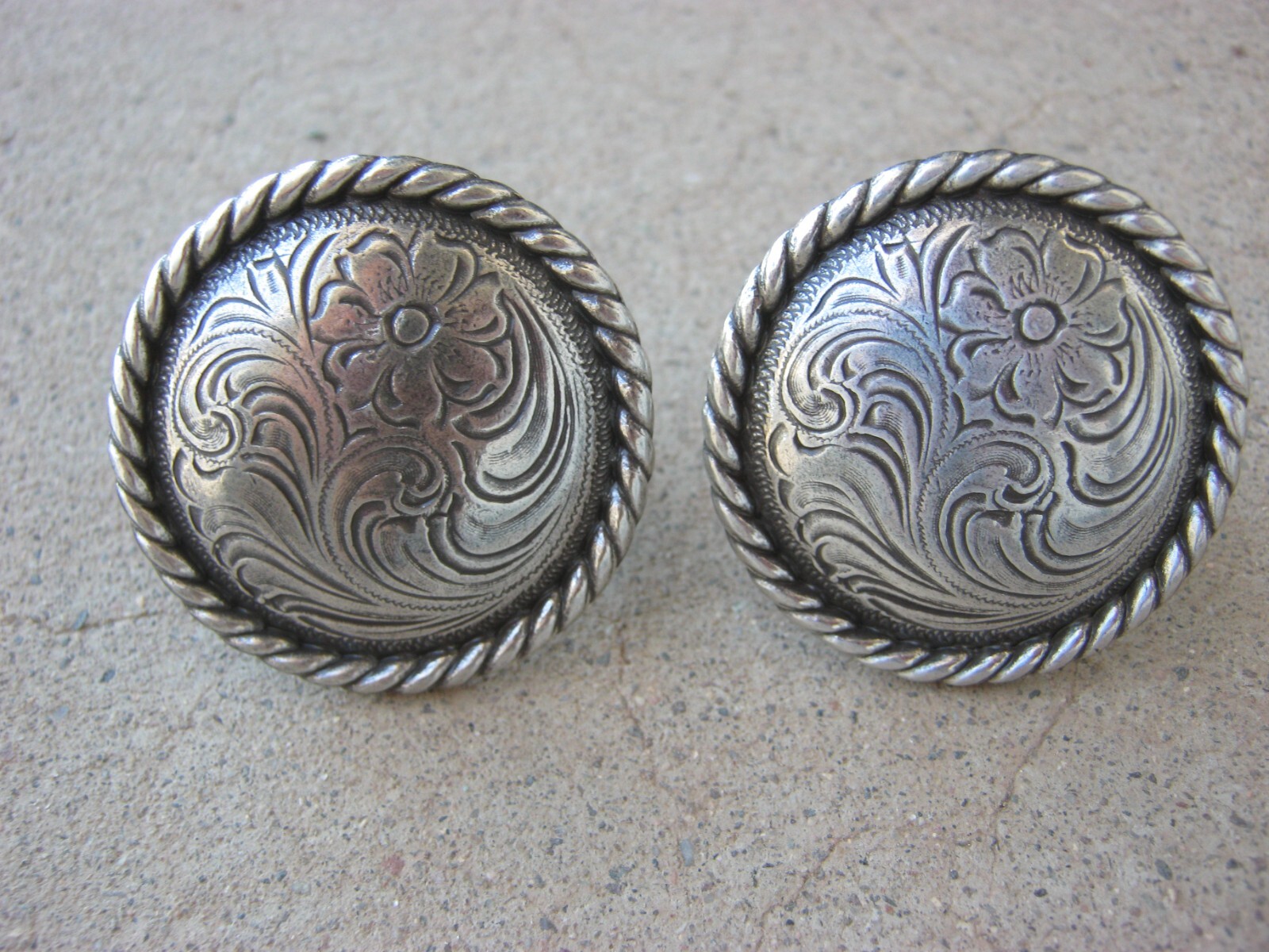 Floral Engraved Rope Edge 1-1/2" Concho Browband Loop Back Rosette Set of 2