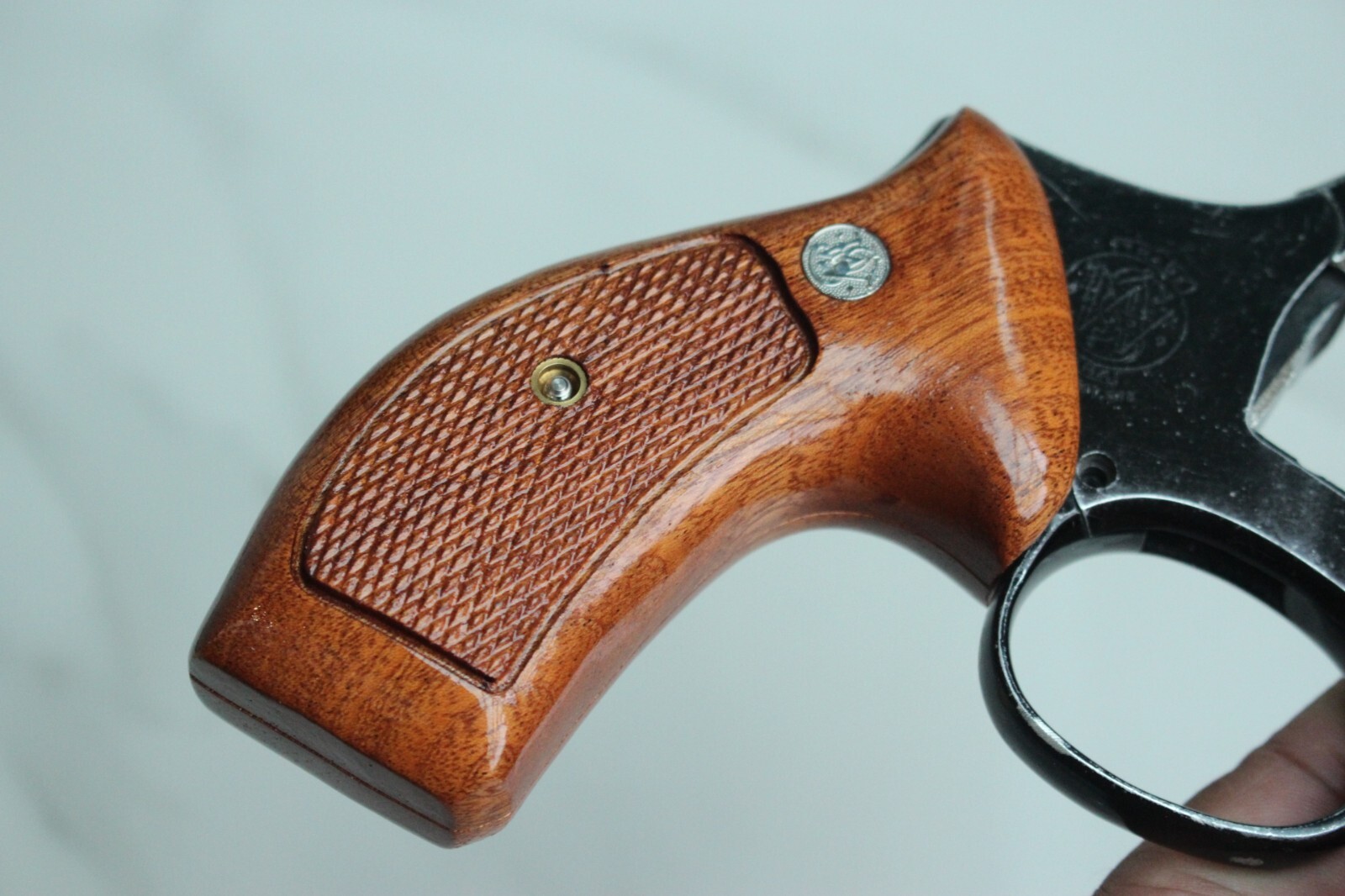 TARGET GRIPS FOR S&W K, L FRAME MODEL 686, 66 ROUND BUTT SAPELE WOOD # RANDOM