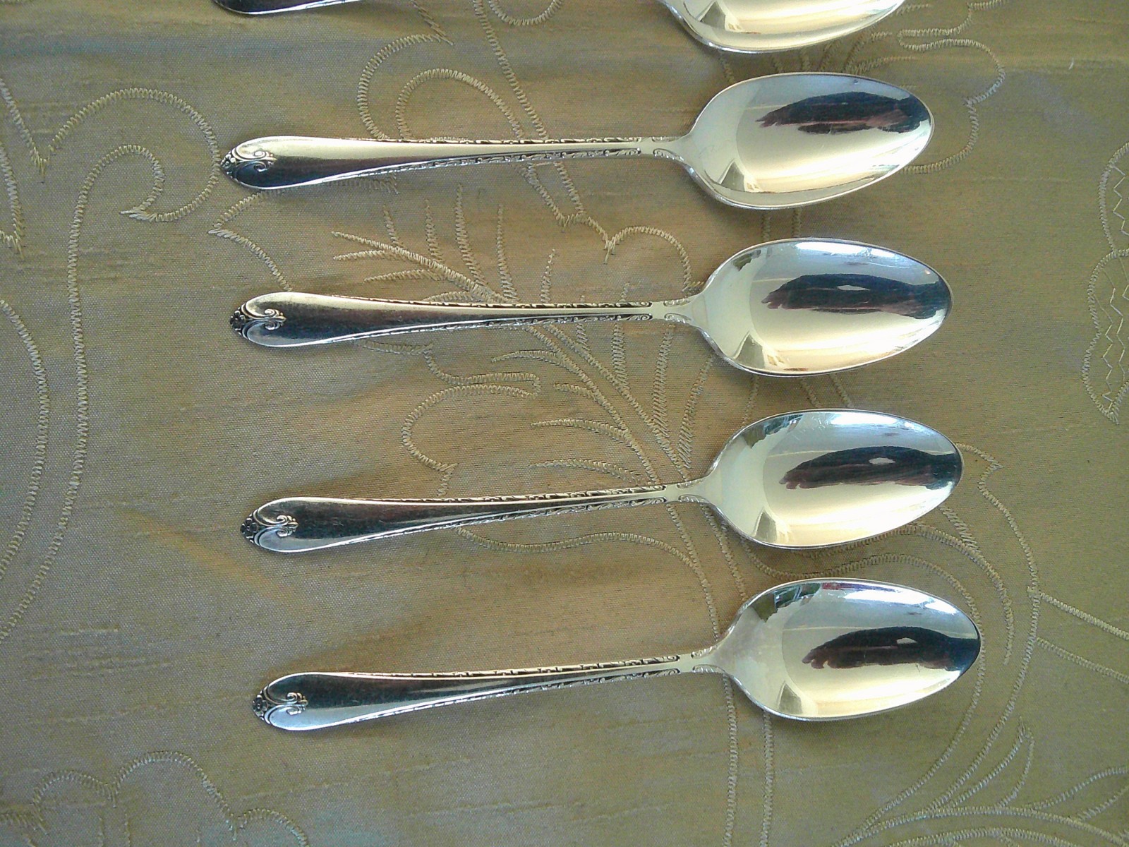 Exquisite Wm Rogers & Son Eight Five O'Clock Spoons IS Silverplate 1940
