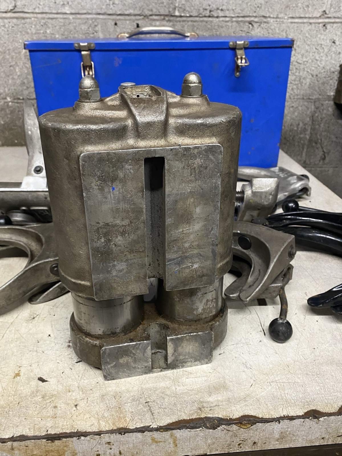 GP Tool GP 2020 Air Strut Spring Compressor with 4 Set Of Shoes, Working