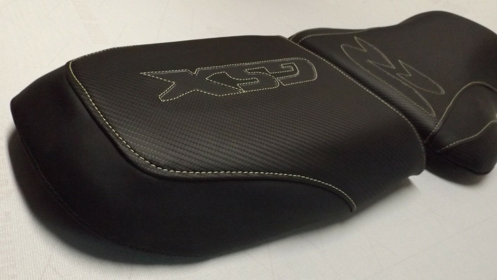 SUZUKI GSX 600R/750R/1000R FRONT & REAR BLACK CF CUSTOM FIT SEAT COVERS 00/03