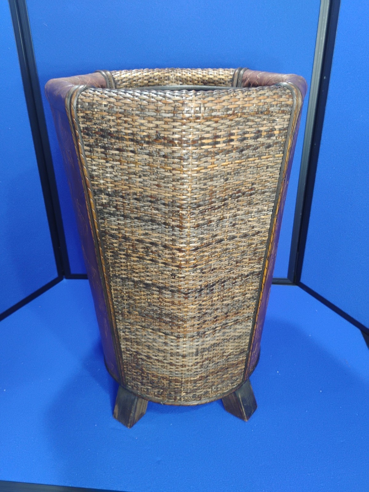 Wicker Faux Leather Leaf Pattern Cane Walking Stick Umbrella Stand