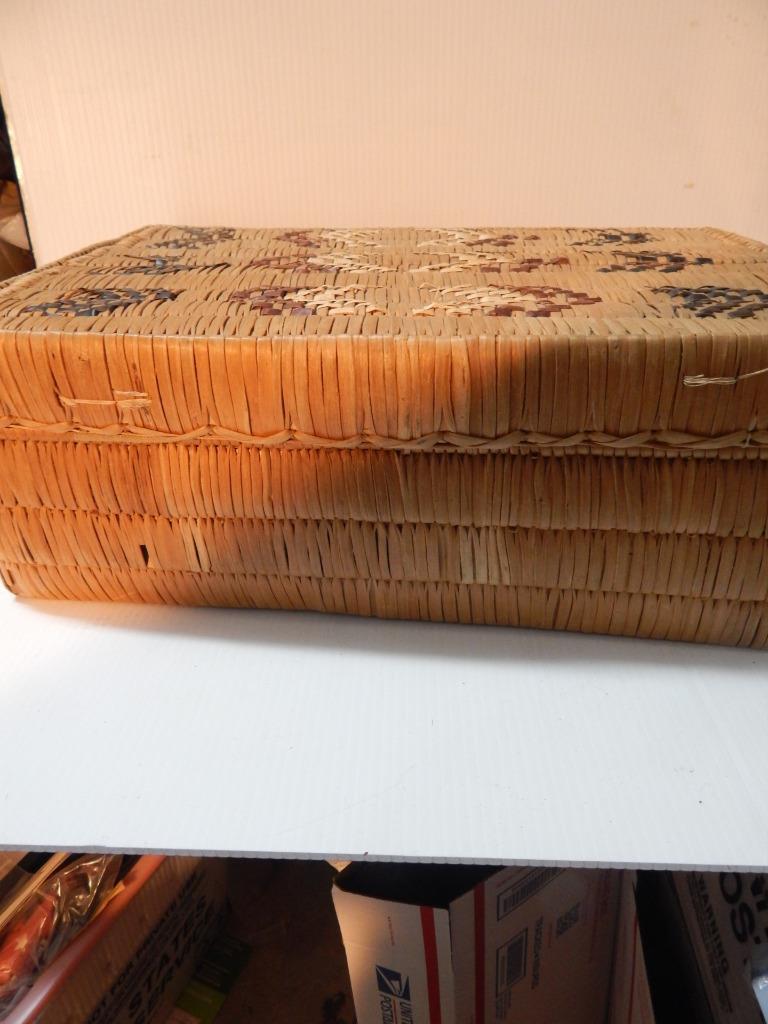 IMPRESSIVE ANTIQUE / VINTAGE LILLOOET CANADIAN SALISH IMBRICATED TRUNK BASKET