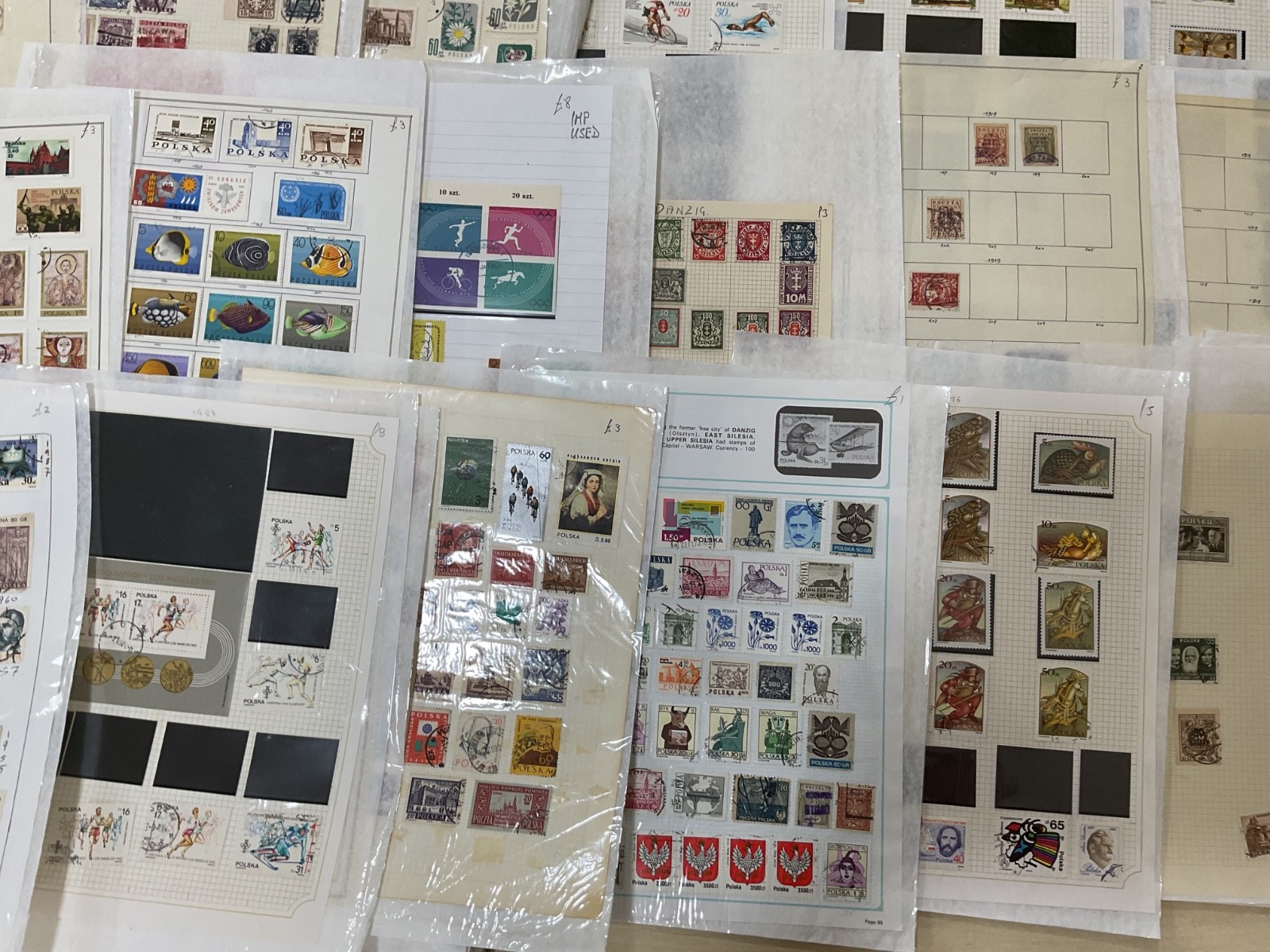 Poland stamps. Ex dealer leaves. Mint/Used. Vintage to modern. 1.8kg G101