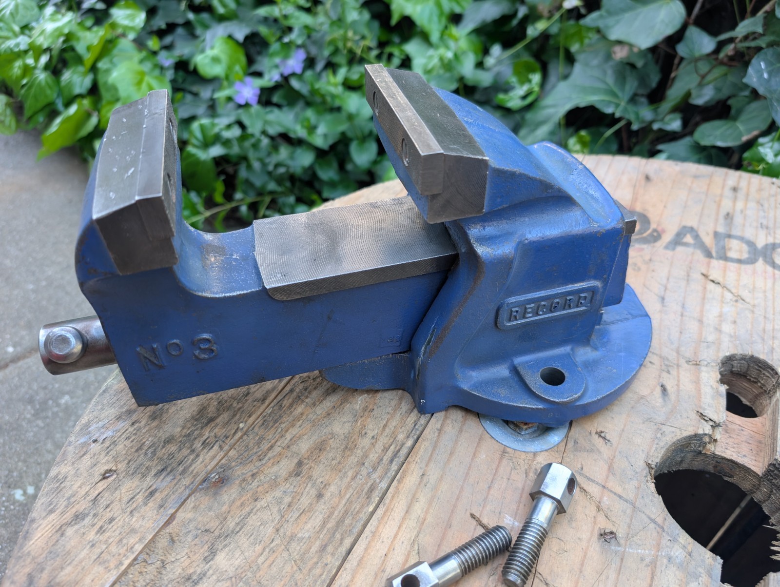 Record No. 3 Vise & Swivel Base, 4" Jaws. Made In Sheffield England, 37.6 lbs.